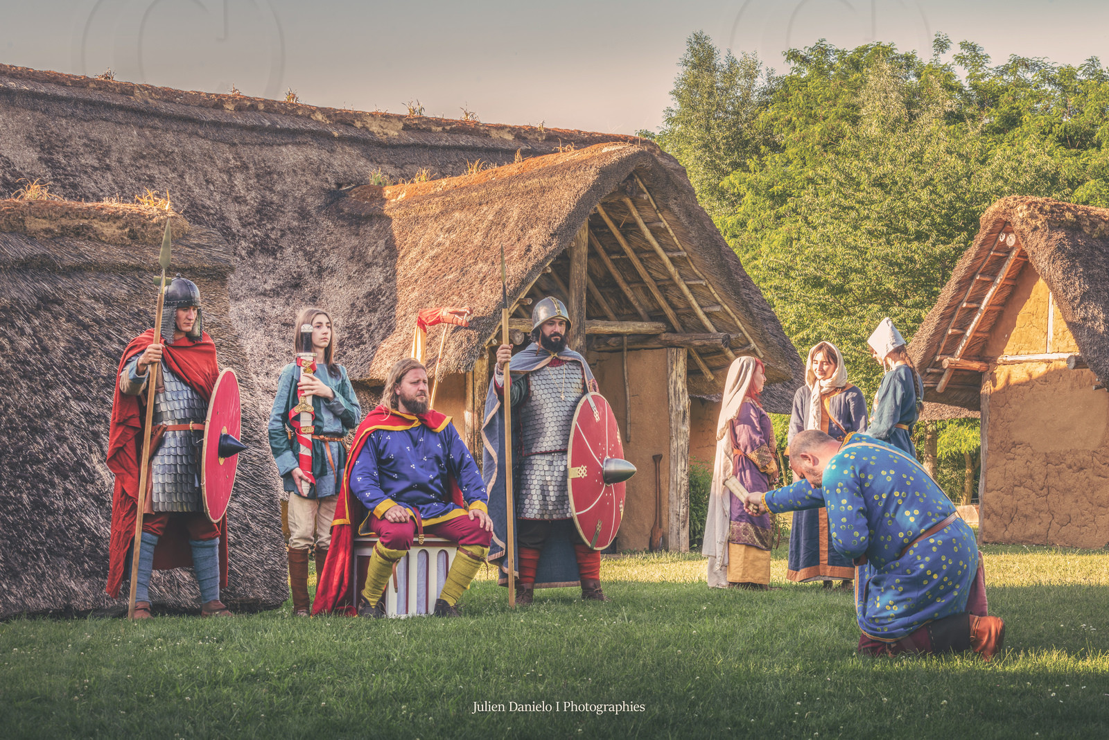 778-roland-prefet-des-marches-de-bretagne-recoit-la-missive-de-charlemagne.jpg