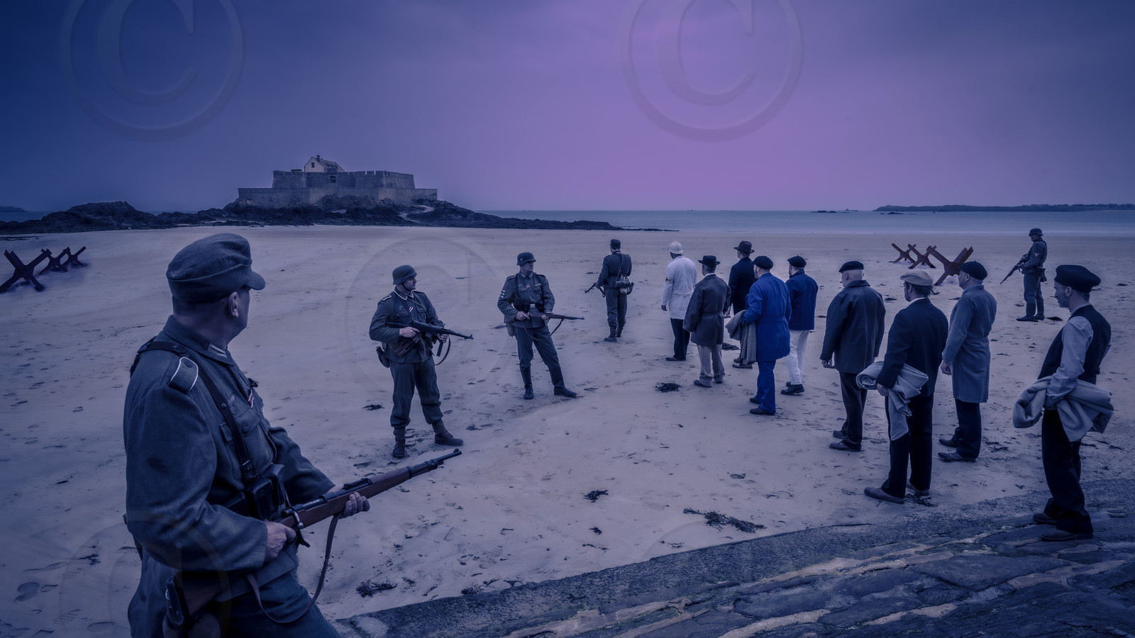 19440806-la-marche-des-300-otages-de-saint-malo.jpg
