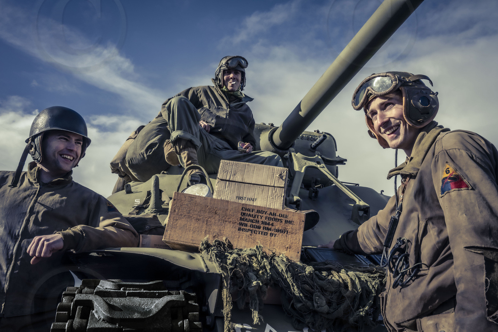 19440805-soldats-americains-en-pause-autour-d-un-char-americain-de-la-6eme-division-blindee.jpg 19440805-soldats-americains-en-pause-autour-d-un-char-americain-de-la-6eme-division-blindee.jpg